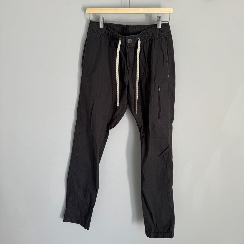 Vuori Men’s Size Small Stretchy Ripstop Pant in Dark Grey